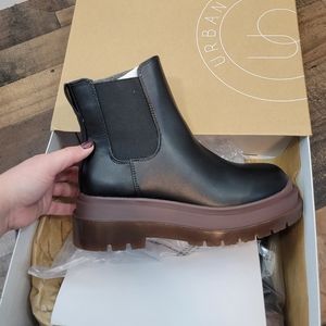 9 New in Box Urban Outfitters Betty Chunky Boots
